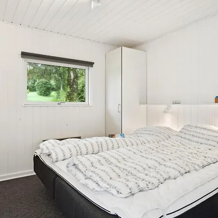 Cozy Home In Hejls With Sauna Дом отдыха