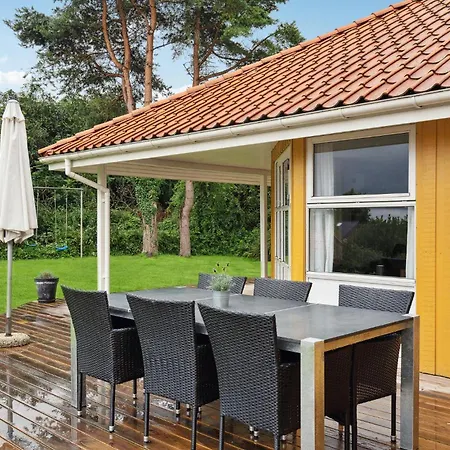 Дом отдыха Cozy Home In Hejls With Sauna