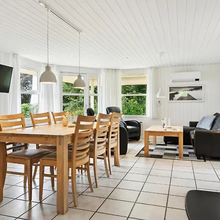 Cozy Home In Hejls With Sauna Дом отдыха