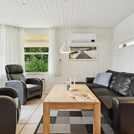 Cozy Home In Hejls With Sauna Дом отдыха *